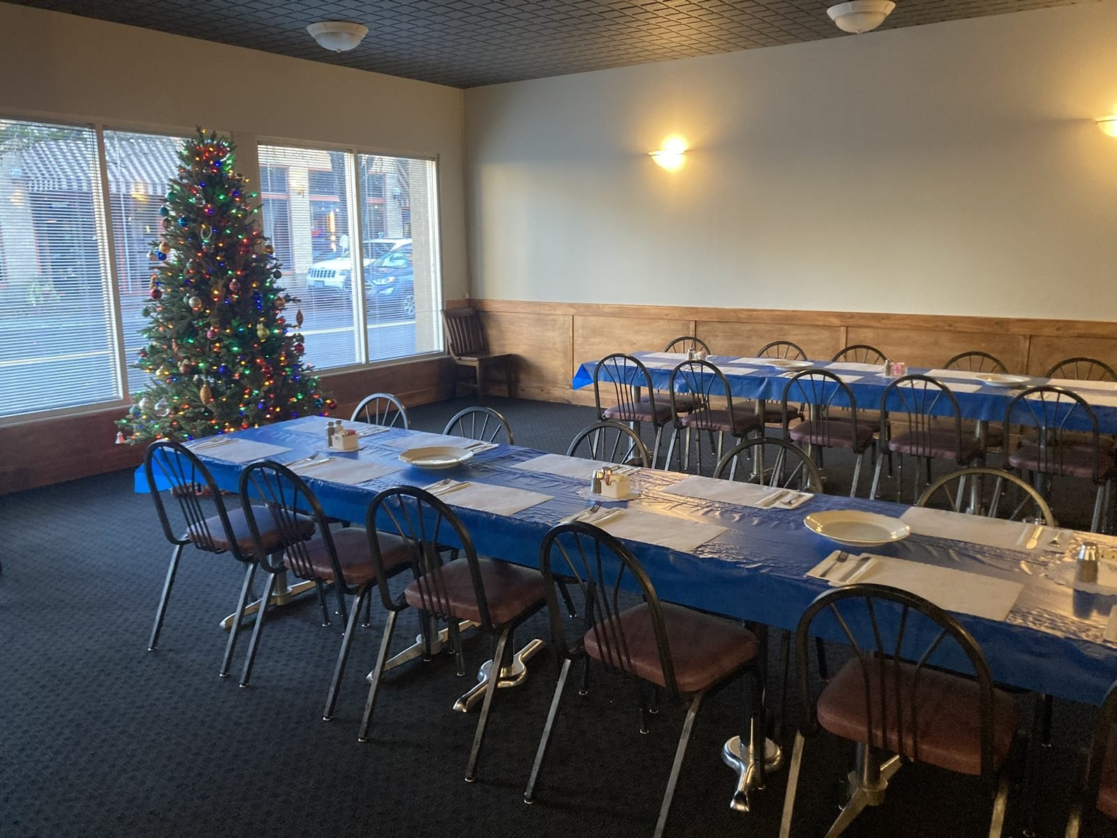 The M&M banquet room decorated for the holidays
